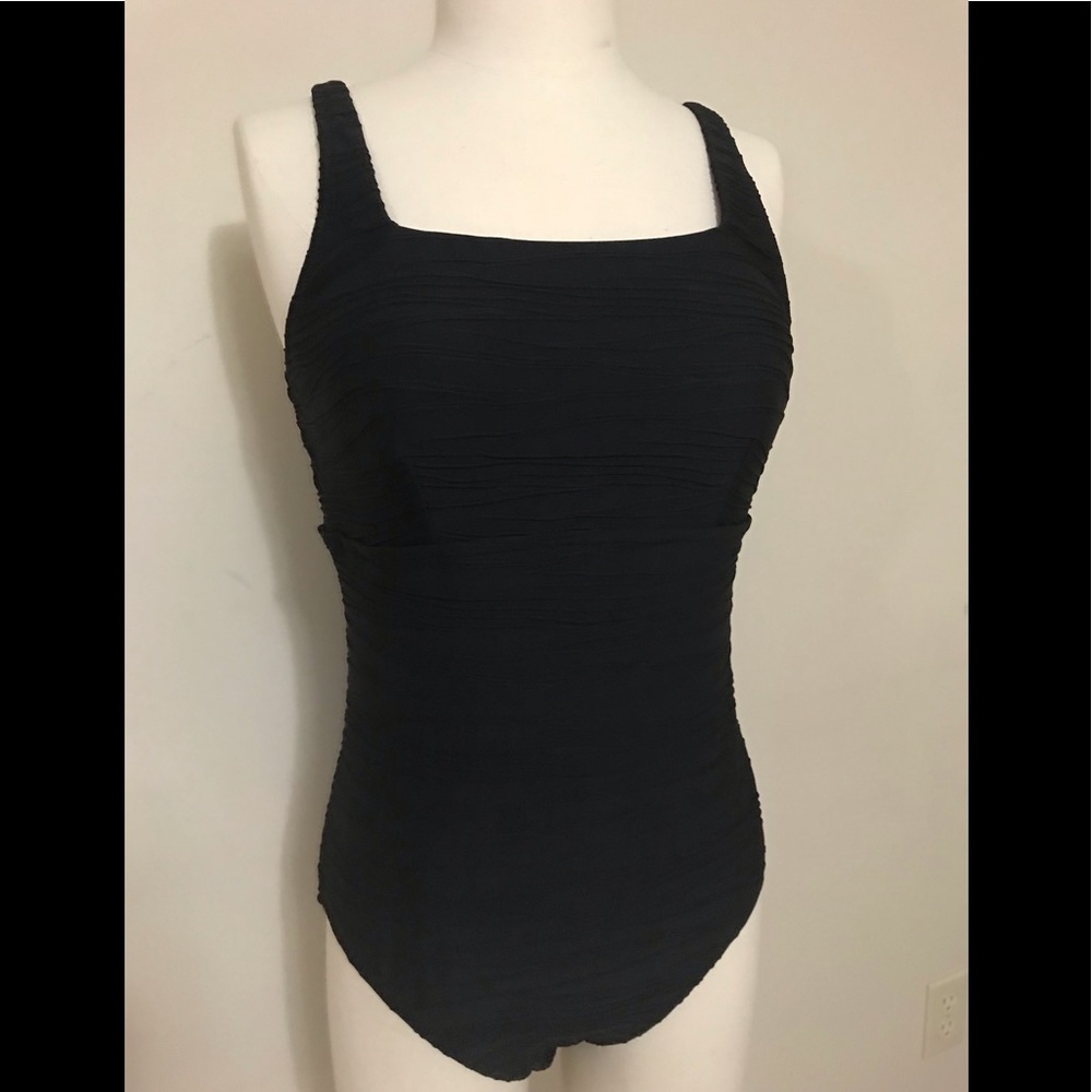 Lands’ End Flattering Tank Style Swimsuit 10 NWOT